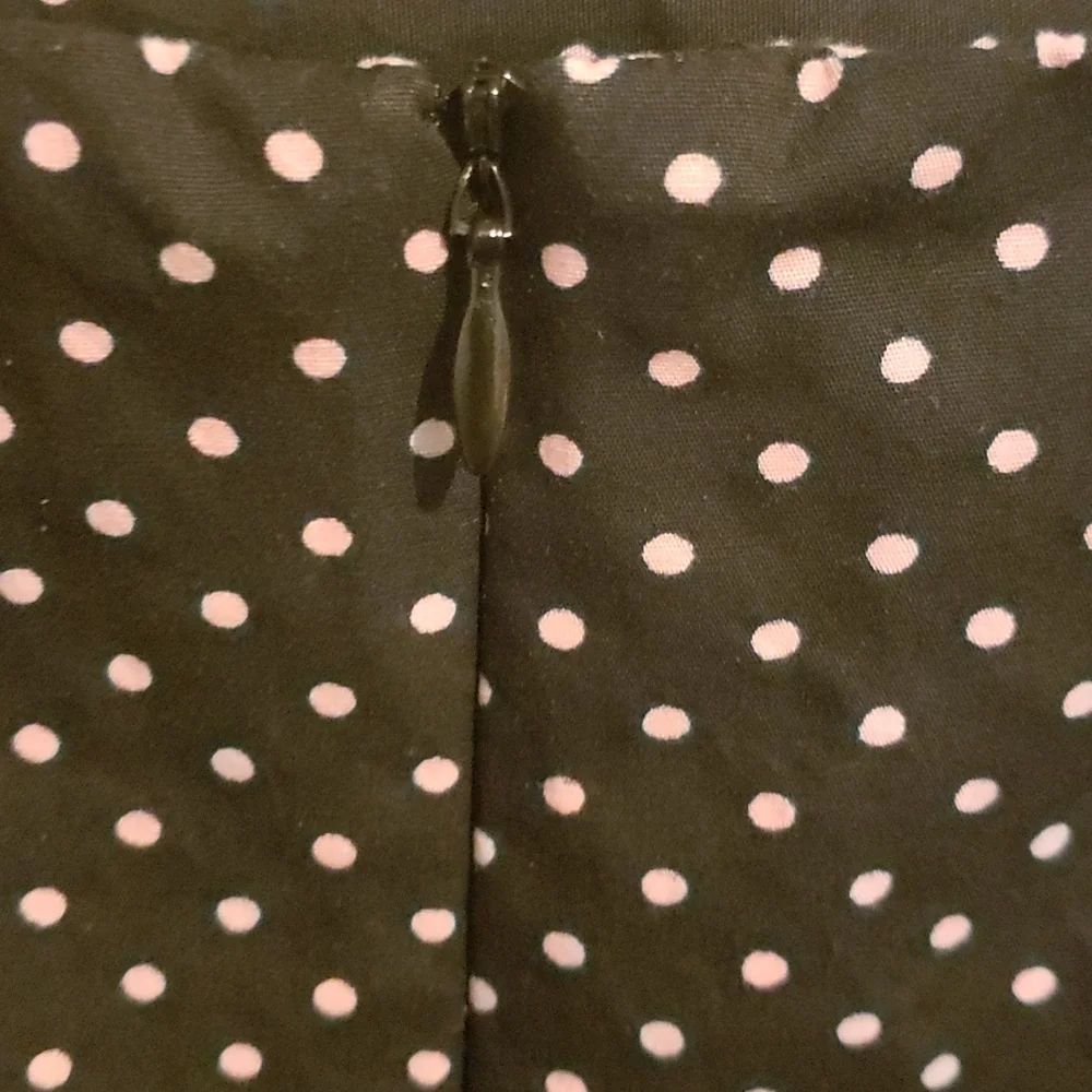 Juniors black skirt w/ pink polka dots - Picture 3 of 4